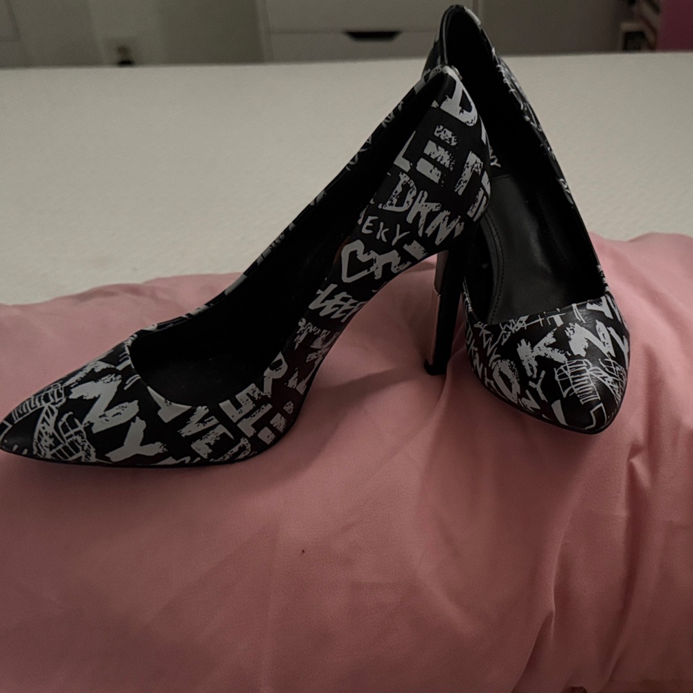 Elegant Black and White Graphic Heels